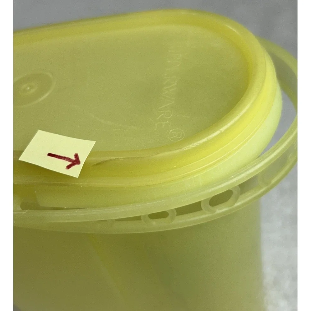 Tupperware vintage 587